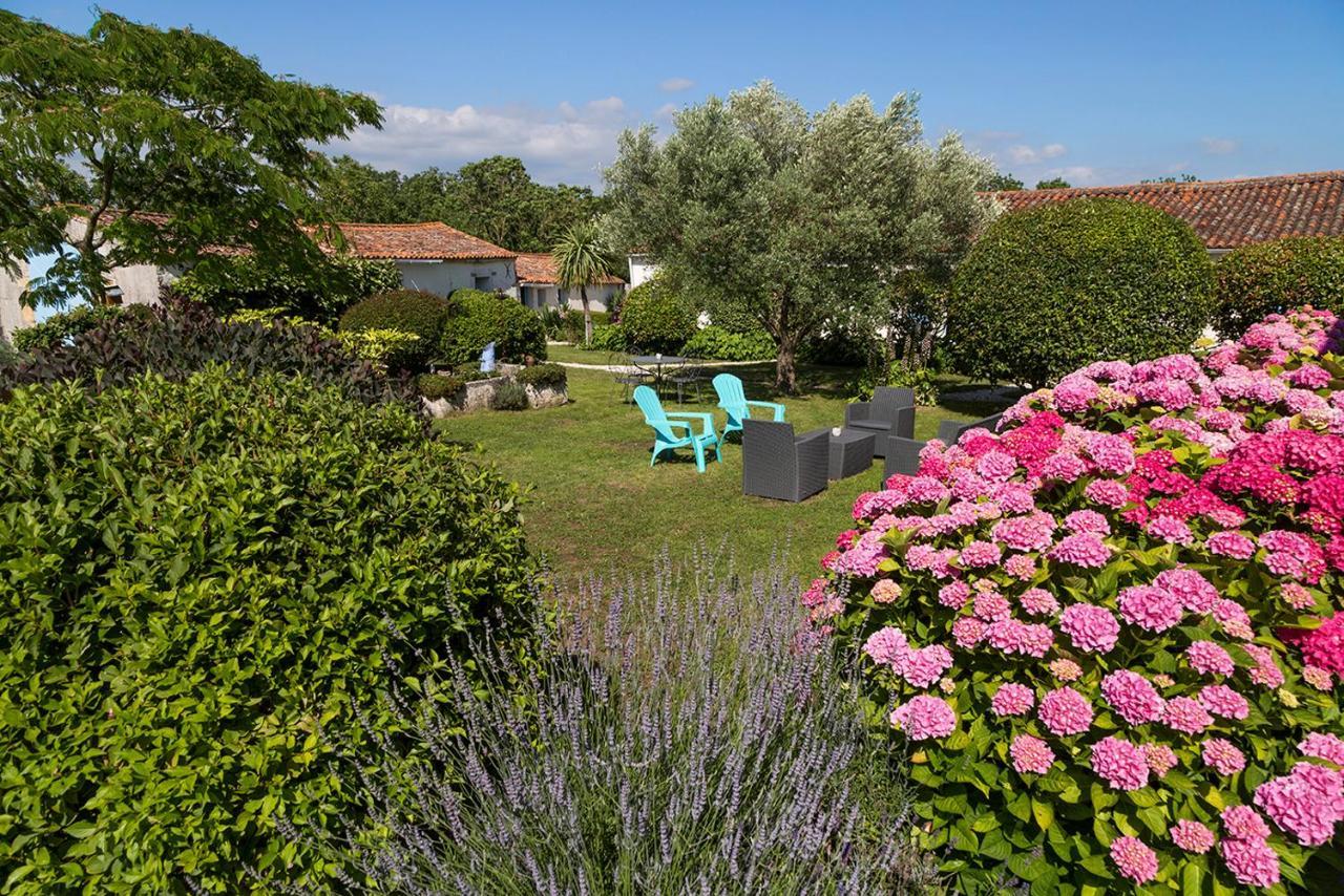 L'Enclos Bleu, Gite - Marais Poitevin Avec Piscine Chauffee Chaille-Les-Marais Exterior photo