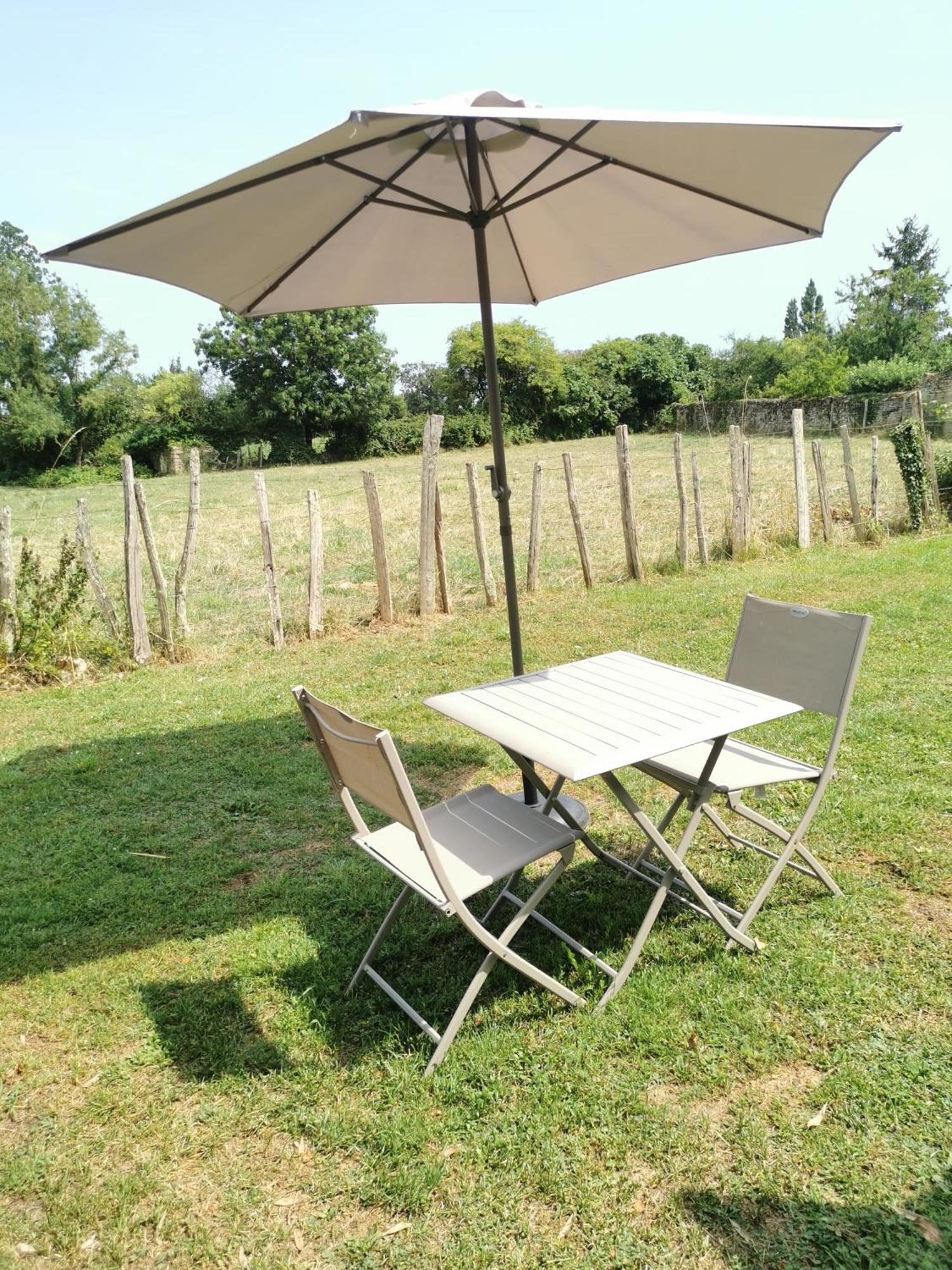 L'Enclos Bleu, Gite - Marais Poitevin Avec Piscine Chauffee Chaille-Les-Marais Exterior photo